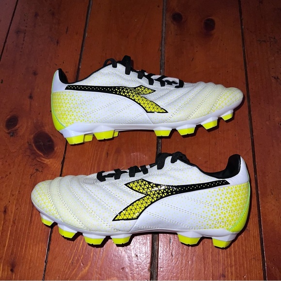 ***NWT*** Diadora White & Neon Yellow Soccer Cleats - Picture 1 of 9